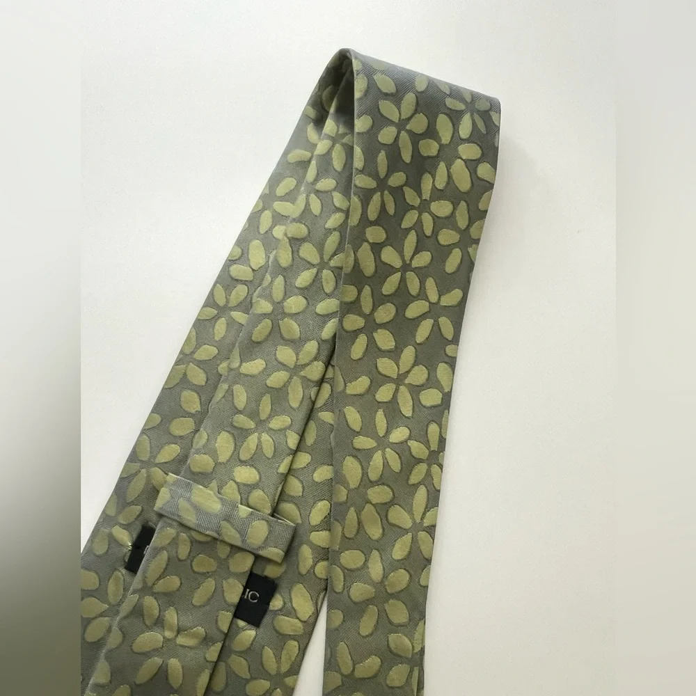 Banana Republic 100% Silk Made in Italy Necktie